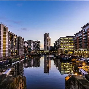 https://leeds-docks-apartment.yorkshirehotels.net